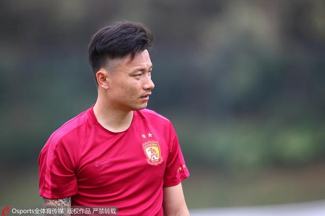 关于是否会更多担任中场阿诺德：“我认为这可能是我现在在踢的位置，这并不取决于我，但我享受在中场踢球，老实说，我只想要帮助球队赢得比赛。